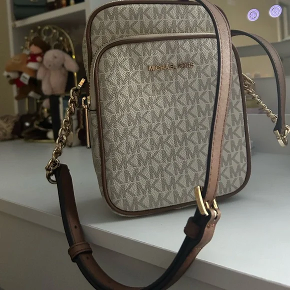 Michael Kors Crossbody Bag + Gift Box - Picture 4 of 7